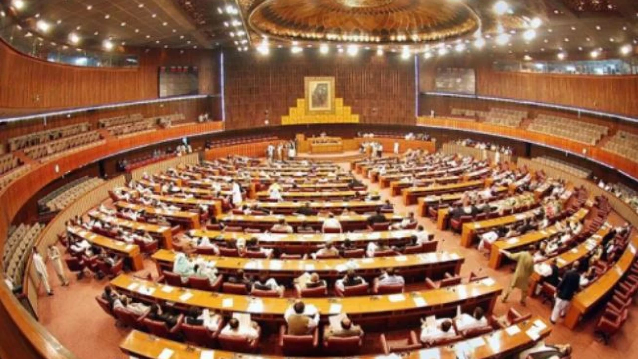 PTI lawmakwers walk out of session to elect prime minister