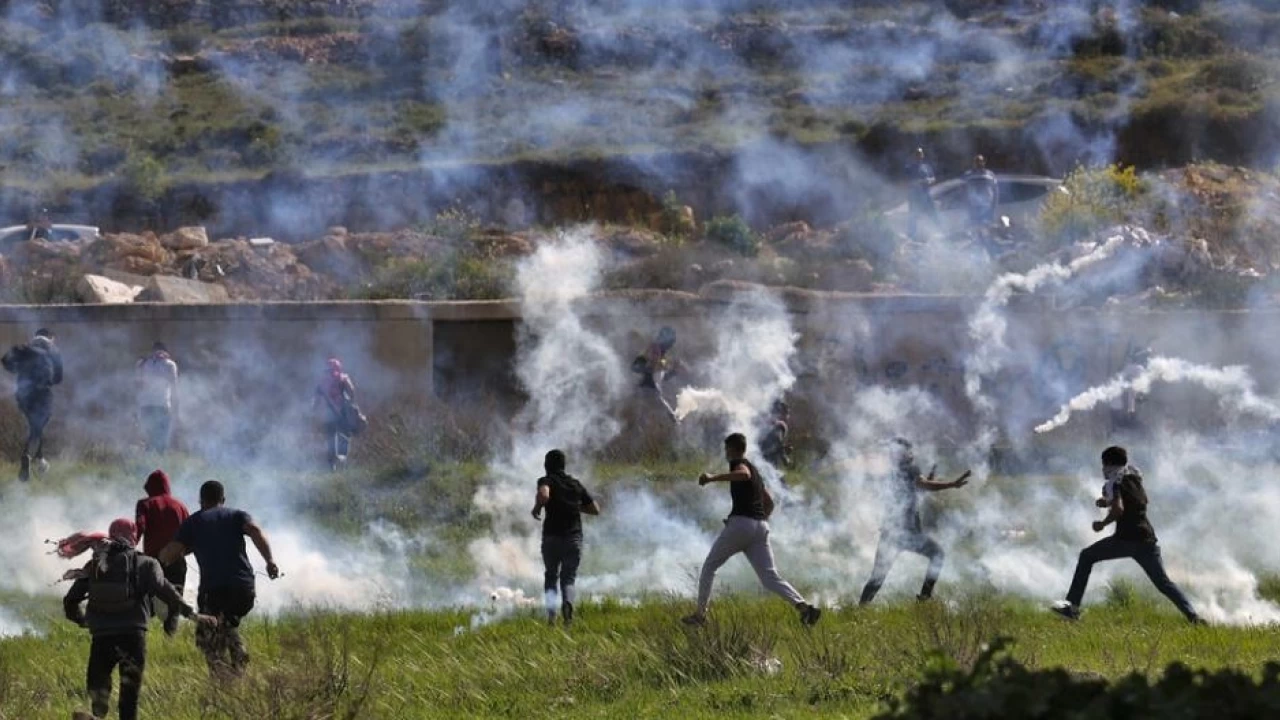 Israeli troops launch fresh raids around flashpoint West Bank city