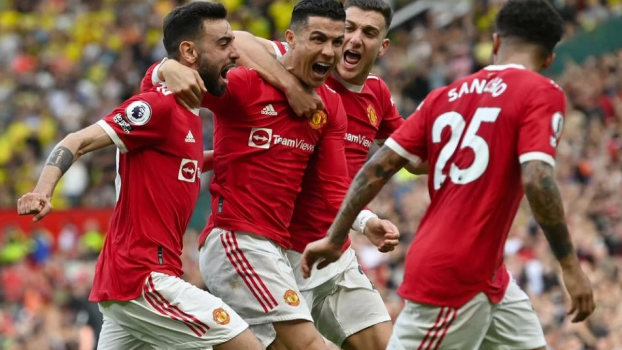 Ronaldo hat-trick saves Manchester United, Spurs, Arsenal slump to defeat