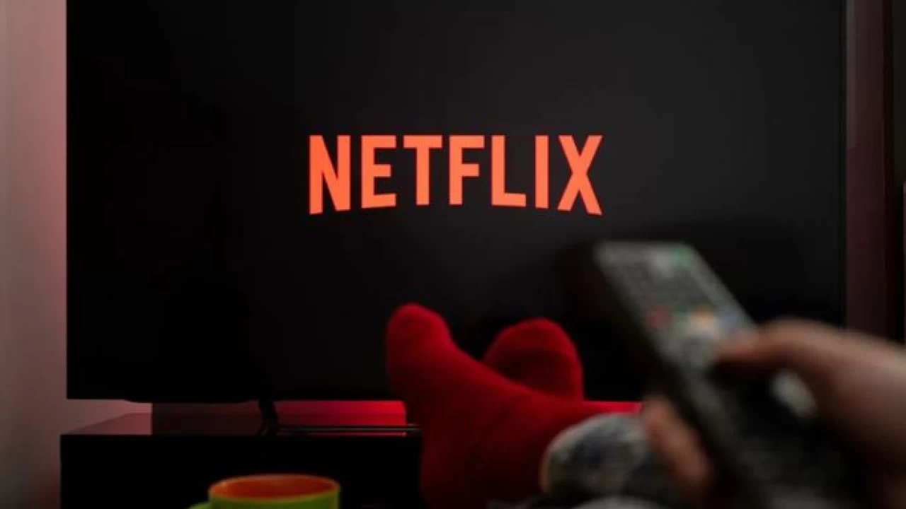 Netflix loses subscribers for first time in decade; forecasts more fall 