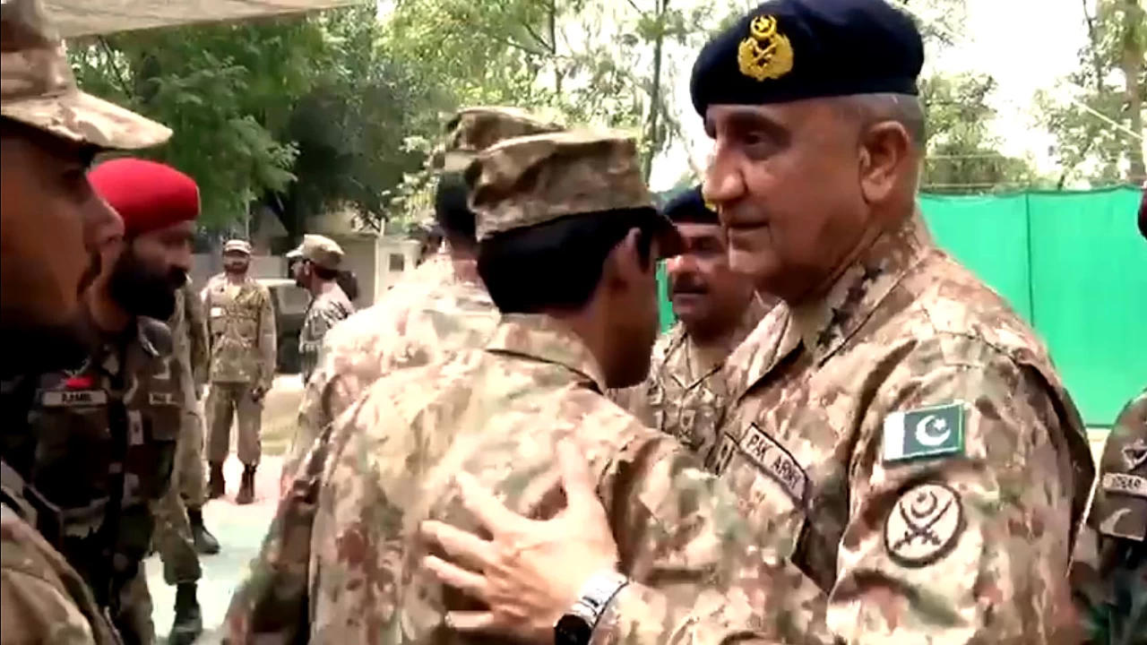 Army Chief spends Eid with troops on LoC
