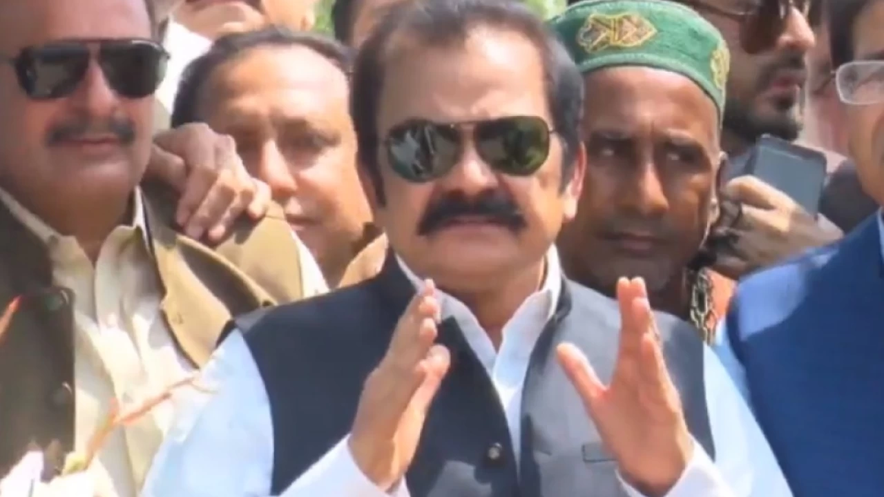 Won’t let Sheikh Rashid out of house until he withdraws ‘bloody march’ statement: Rana Sanaullah