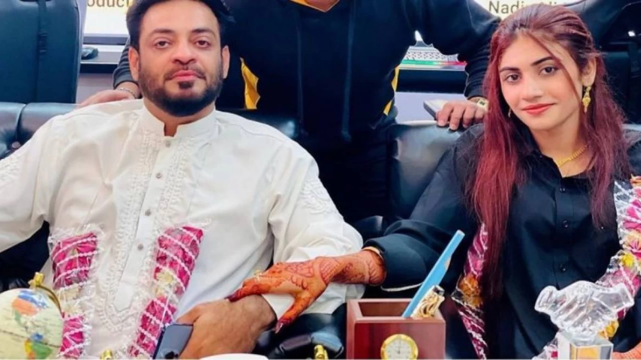 Amir Liaqat’s third wife files for divorce over ‘domestic violence’ 