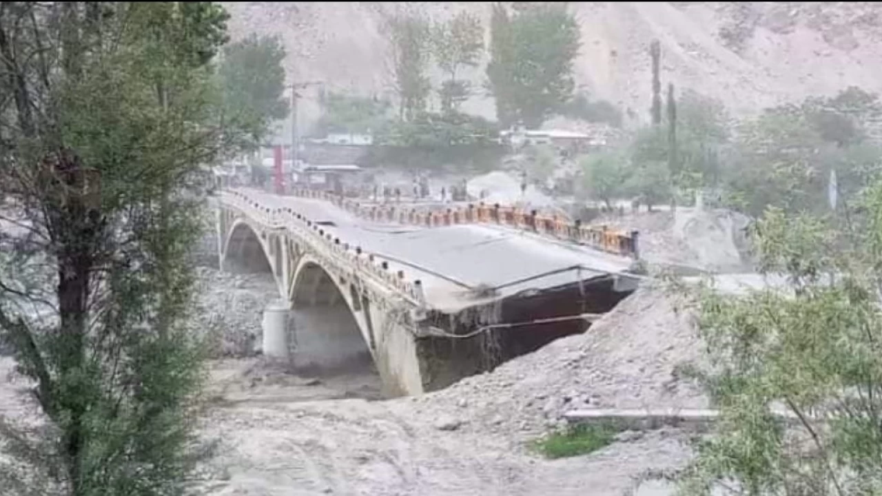 Shishper Glacier outburst causes high flood, badly damages bridge in Hunza's Hassanabad area