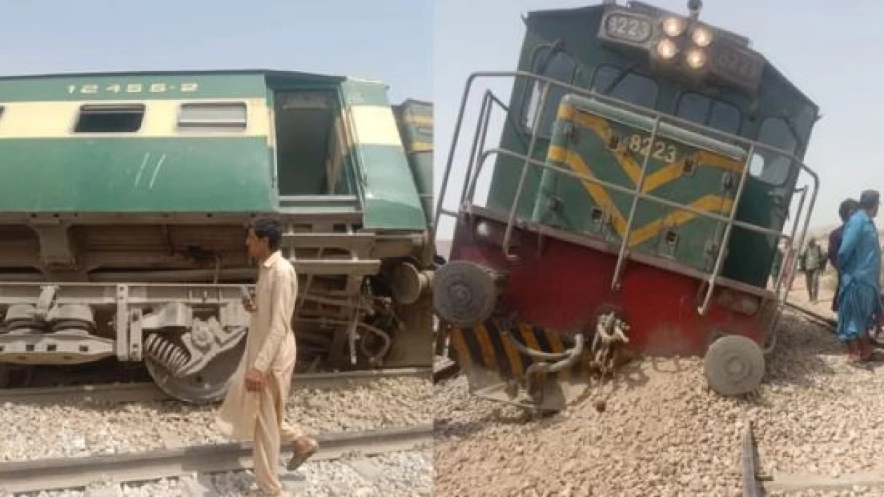 Bogies of passenger train derail near Kotri