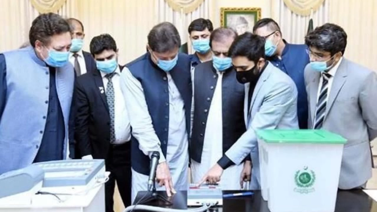 PM Imran cast mock vote as he tests electronic voting machine