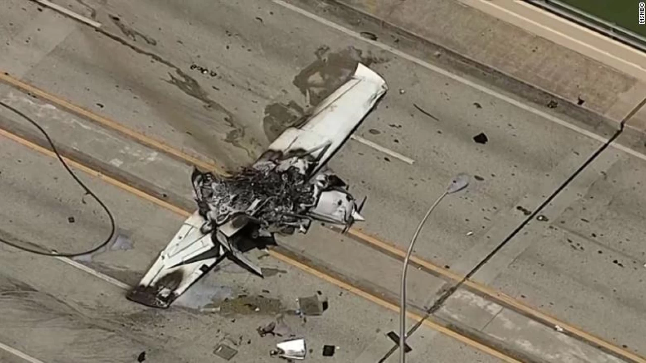 1 killed, 5 injured after small plane crashes on Florida's Miami Bridge