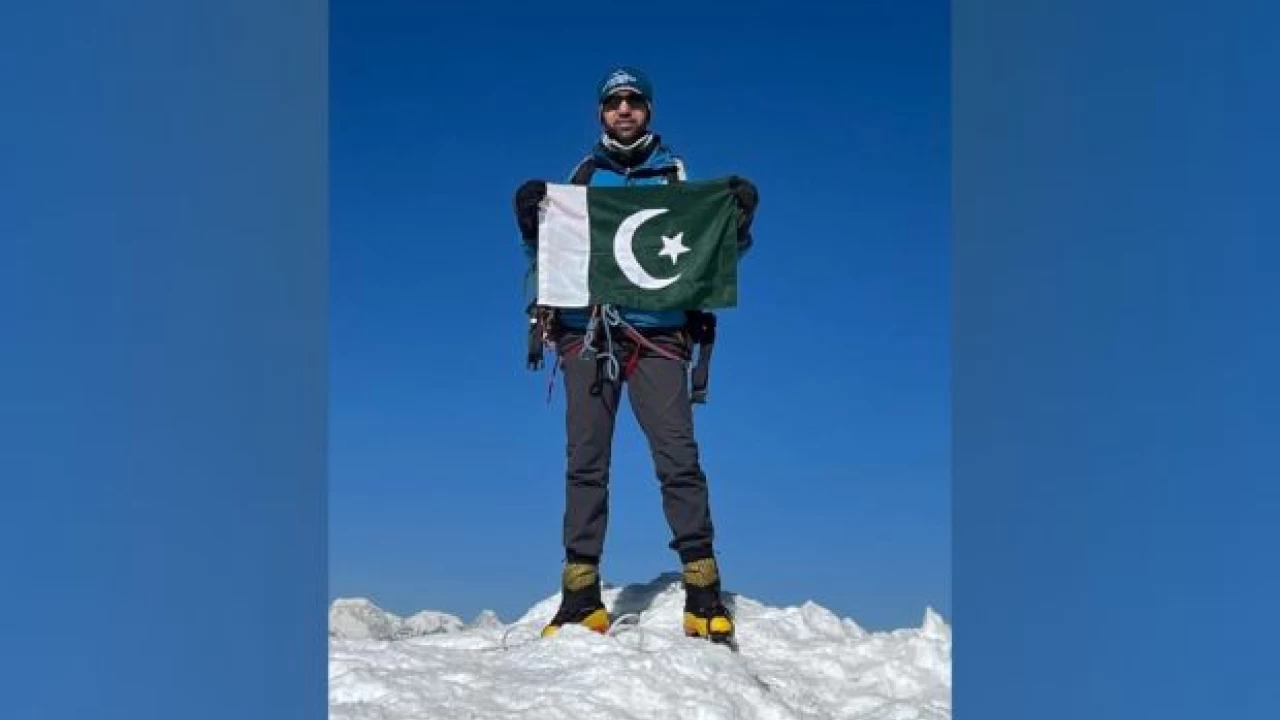 Pakistani mountaineer Abdul Joshi raises Pakistani flag on Mount Everest