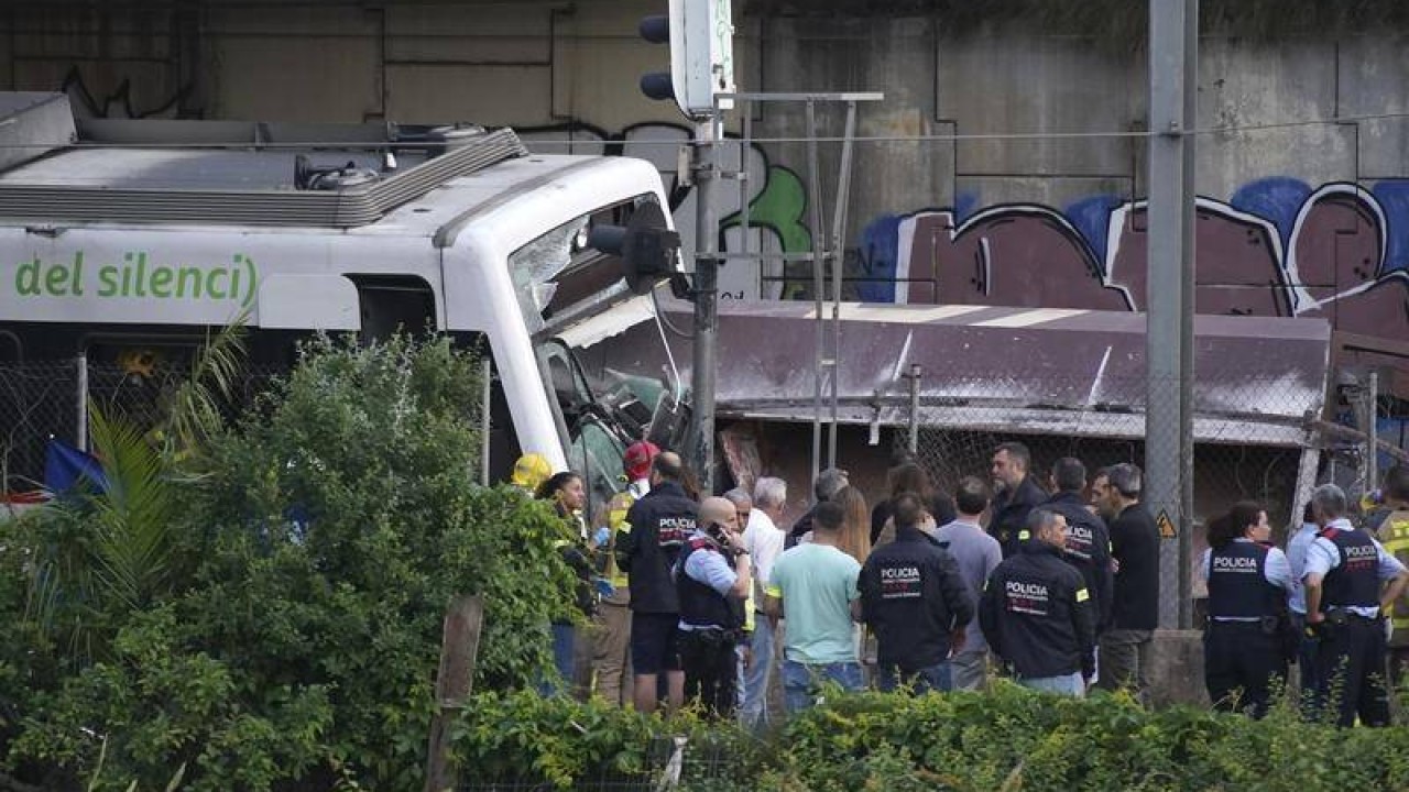 اسپین میں دو ٹرینیں آپس میں ٹکرا گئیں ، ایک ہلاک 85زخمی 