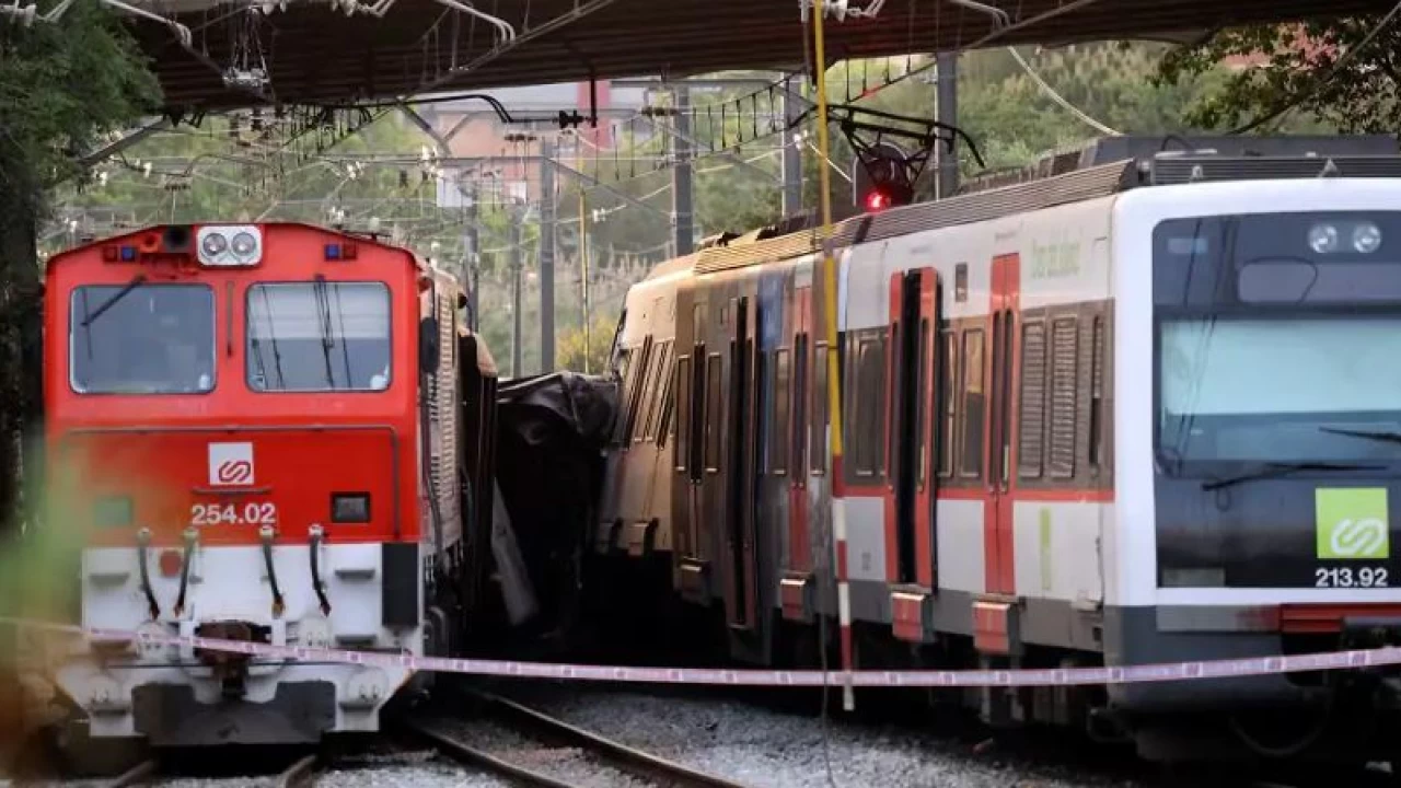 Spain train collision kills one; injures 85 