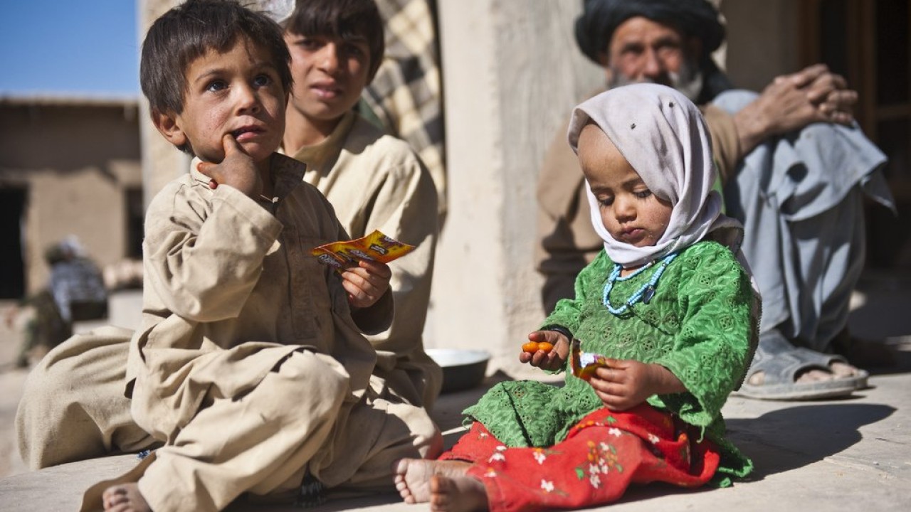 افغانستان میں 11  لاکھ کمسن بچے غذا ئی قلت  کا شکار ہیں : اقوام متحدہ