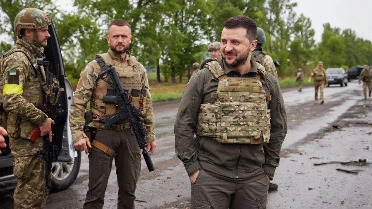 Ukraine pushes back in Kherson as Zelensky visits east