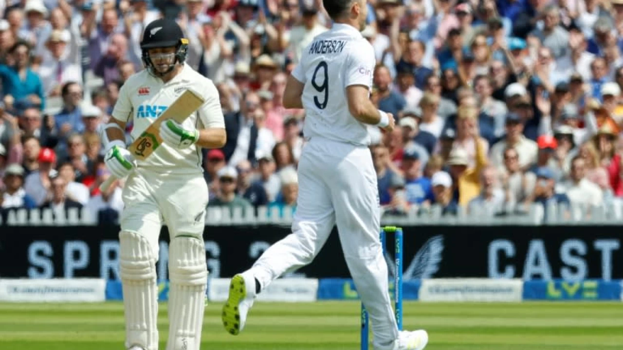 England lose 17 wickets on day one of first Test against New Zealand