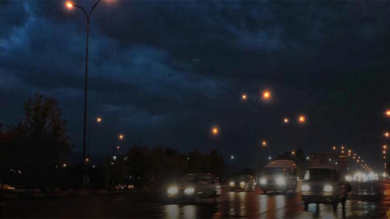 Heavy rain turns weather pleasant in Islamabad, Rawalpindi 