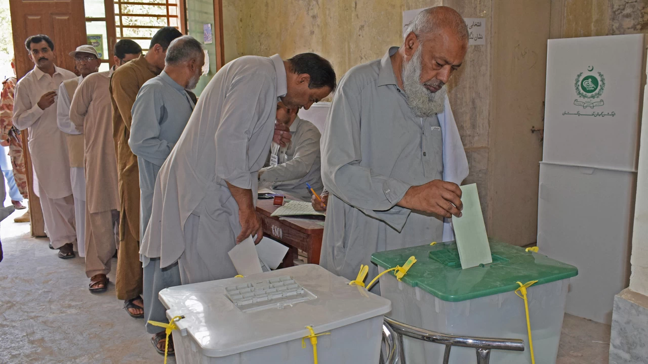 NA-240 Karachi by-poll: Brawl erupts amidst theft of ballot book 