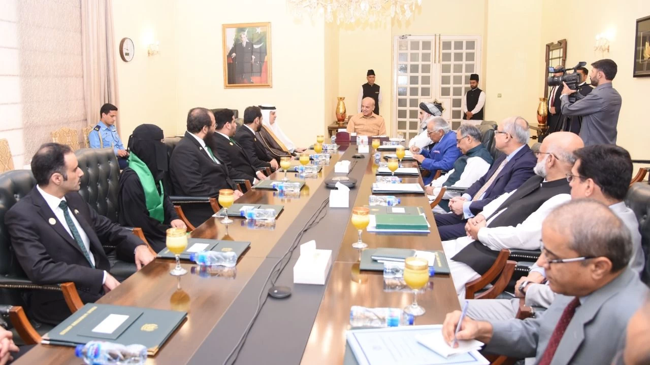 PM thanks Saudi leadership for `Road to Makkah’ initiative to facilitate Pakistani pilgrims