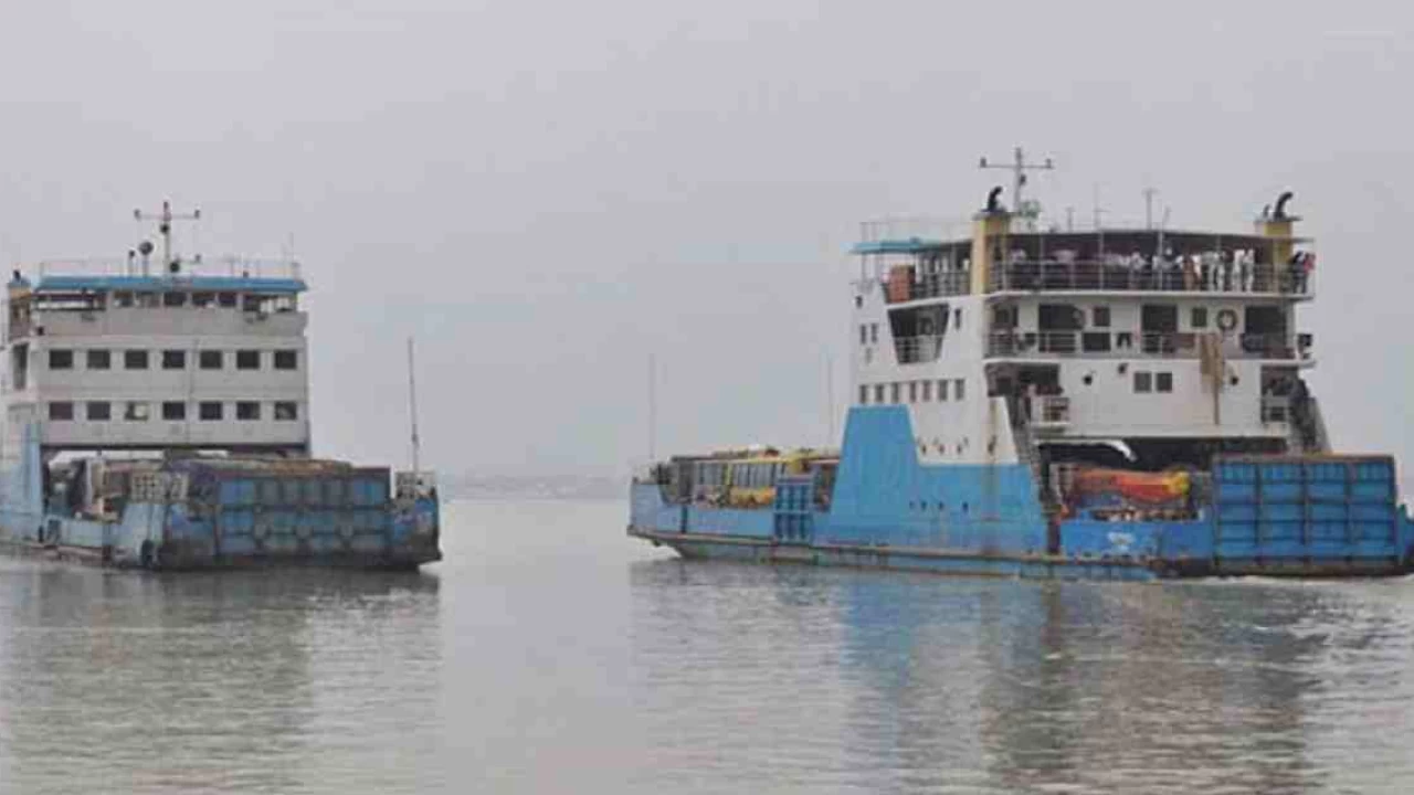 One killed, 15 injured as two ferries collide in Padma River 