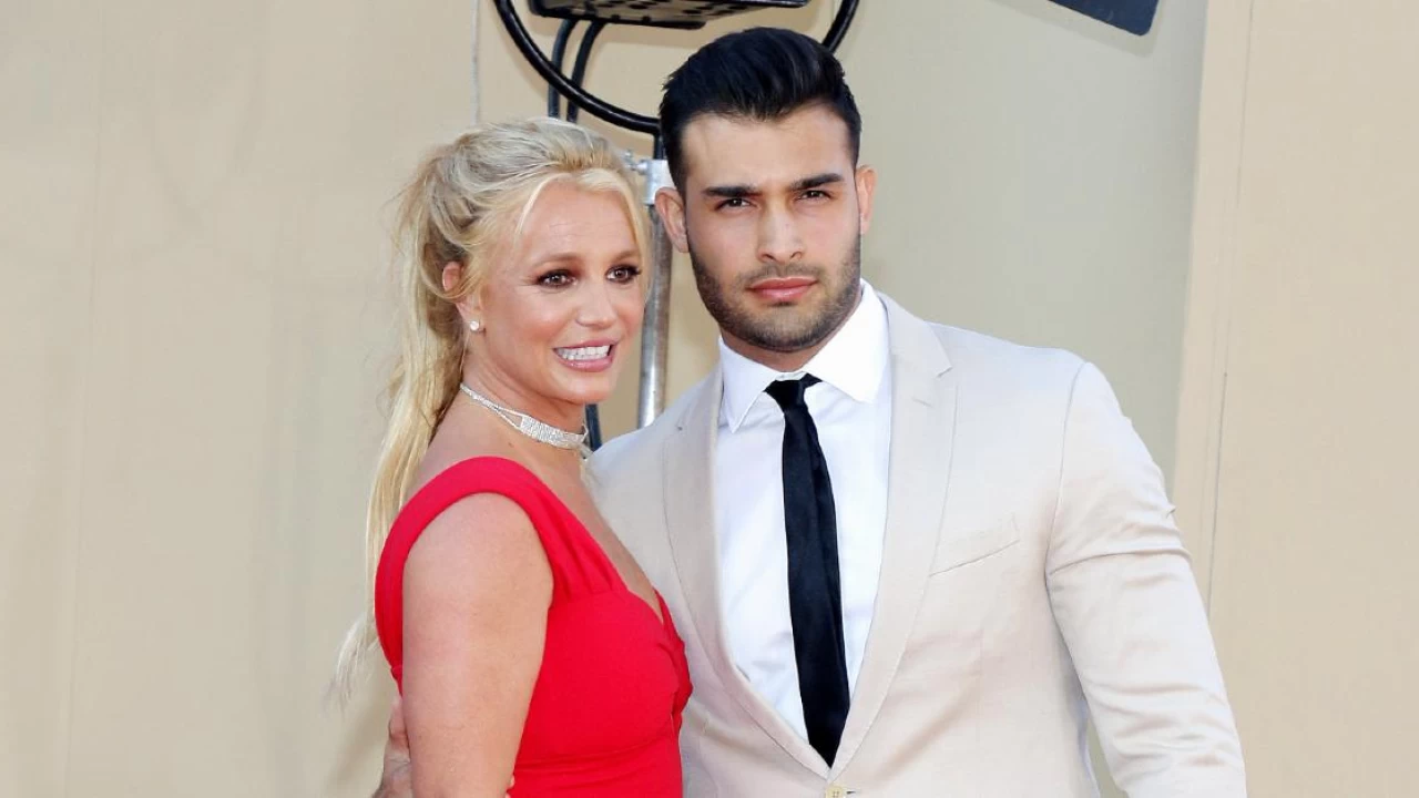 Britney Spears announces engagement to Sam Asghari