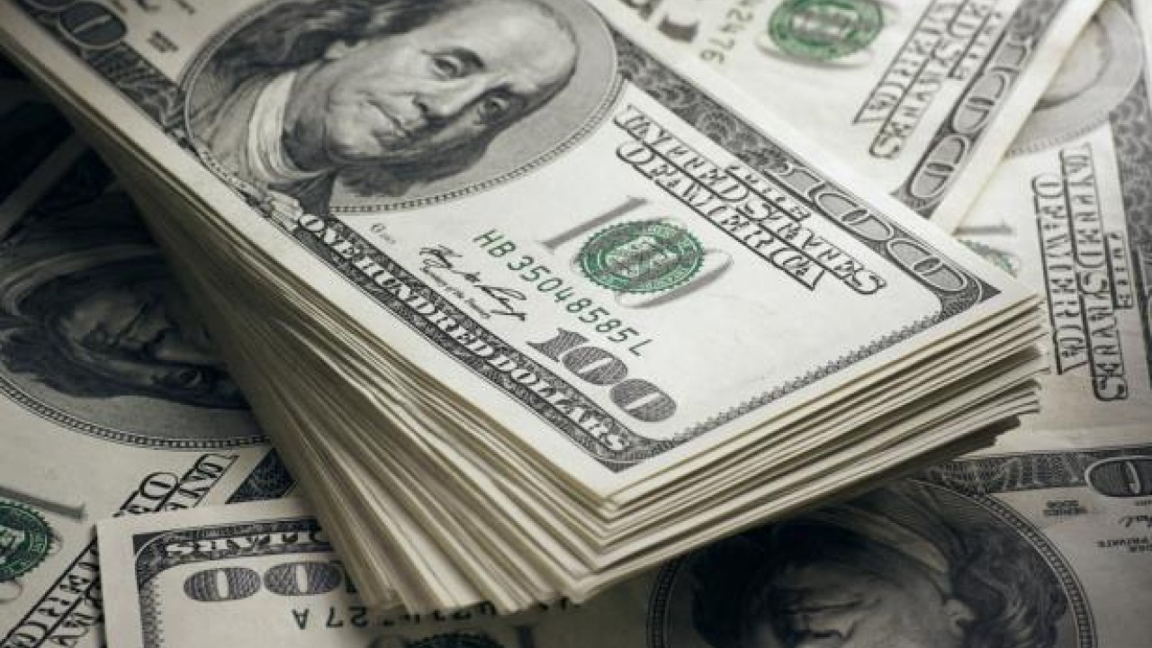 انٹربینک میں امریکی ڈالر 1 روپے 7 پیسے سستا ہو گیا