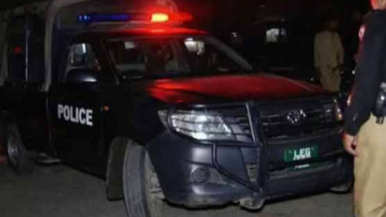 لاہور: پولیس کا خاتون پر مبینہ تشدد، ٹانگ توڑدی