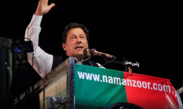 امپورٹڈ حکومت چاہتی ہے ہم فوج اور عدلیہ کے سامنے کھڑے ہوجائیں :عمران خان