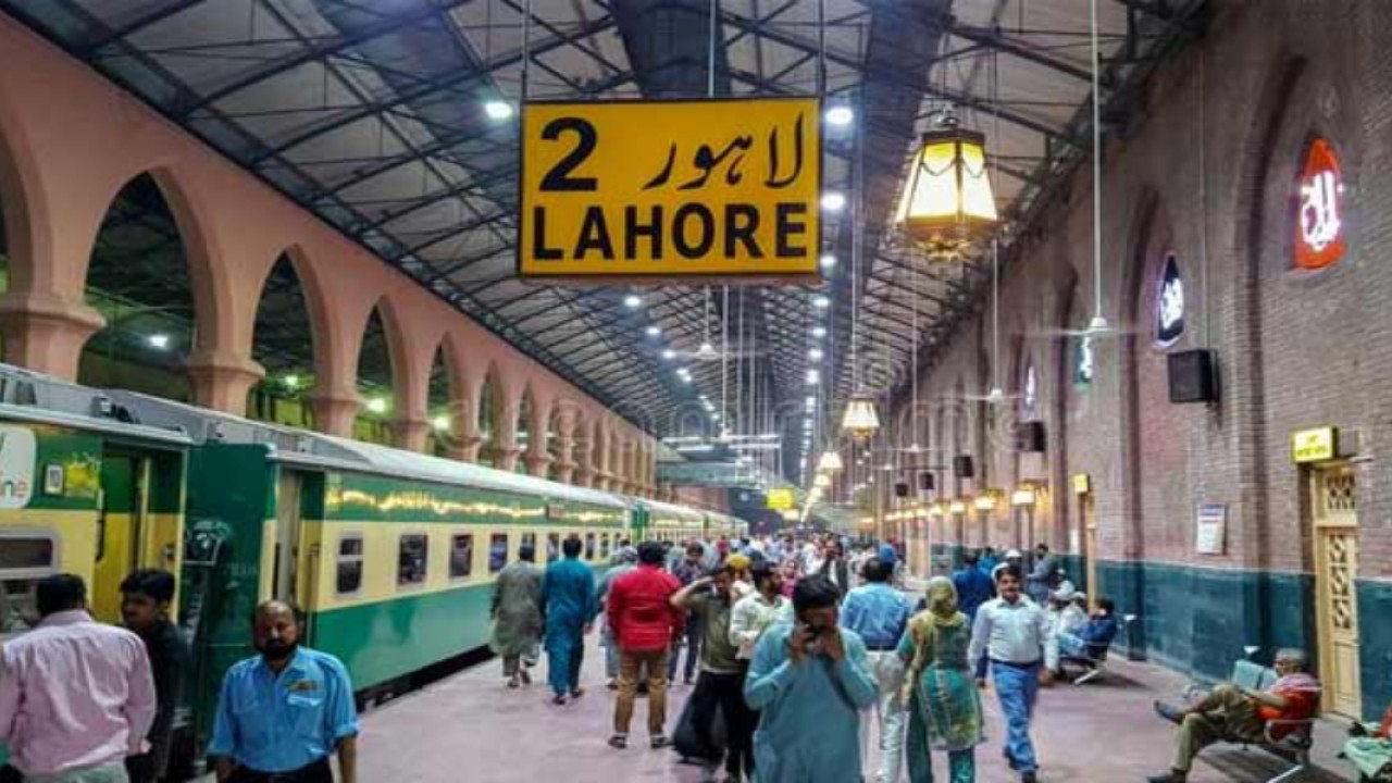 سعد رفیق نے عیدالاضحیٰ پر ریلوے کے کرایوں میں کمی کا اعلان کردیا