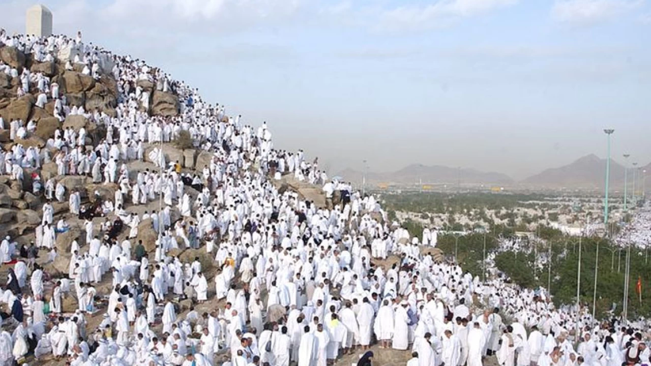 Hajj pilgrims to perform 'Waqoof-i-Arafat' today