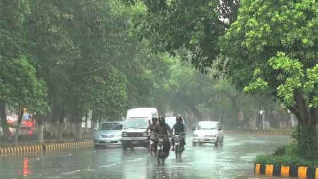 Rain turns weather pleasant in different parts of Lahore