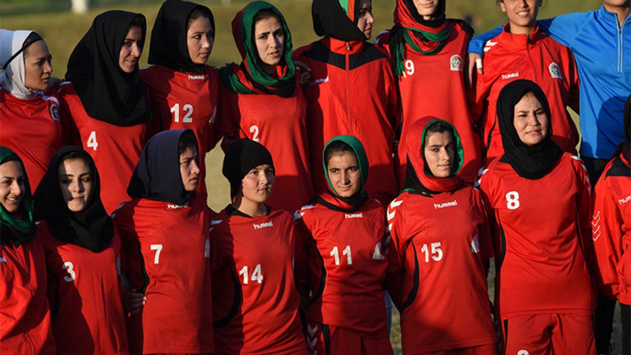 افغان ویمن فٹبالرز اور کوچز کی لاہور آمد 