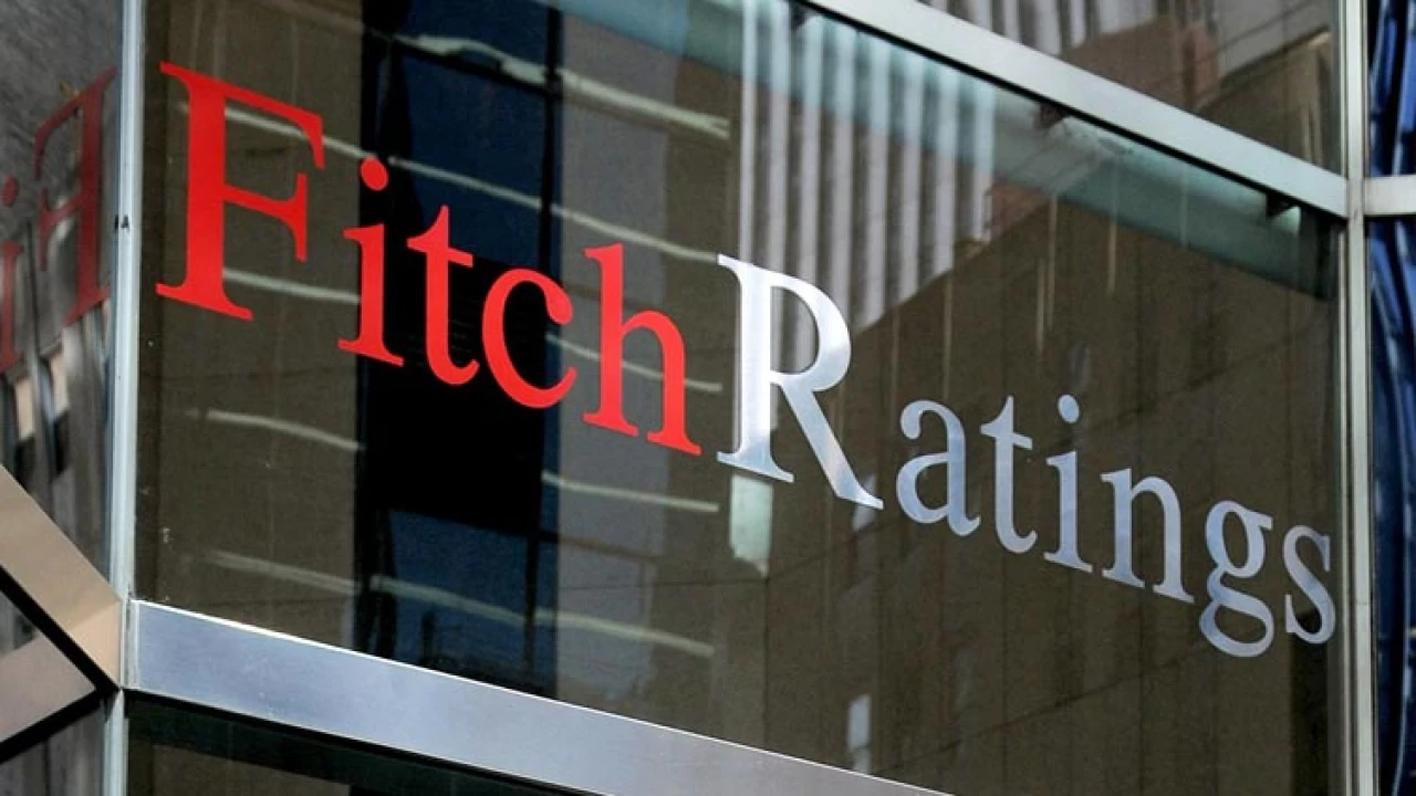 Fitch revises Pakistan's outlook from stable to negative