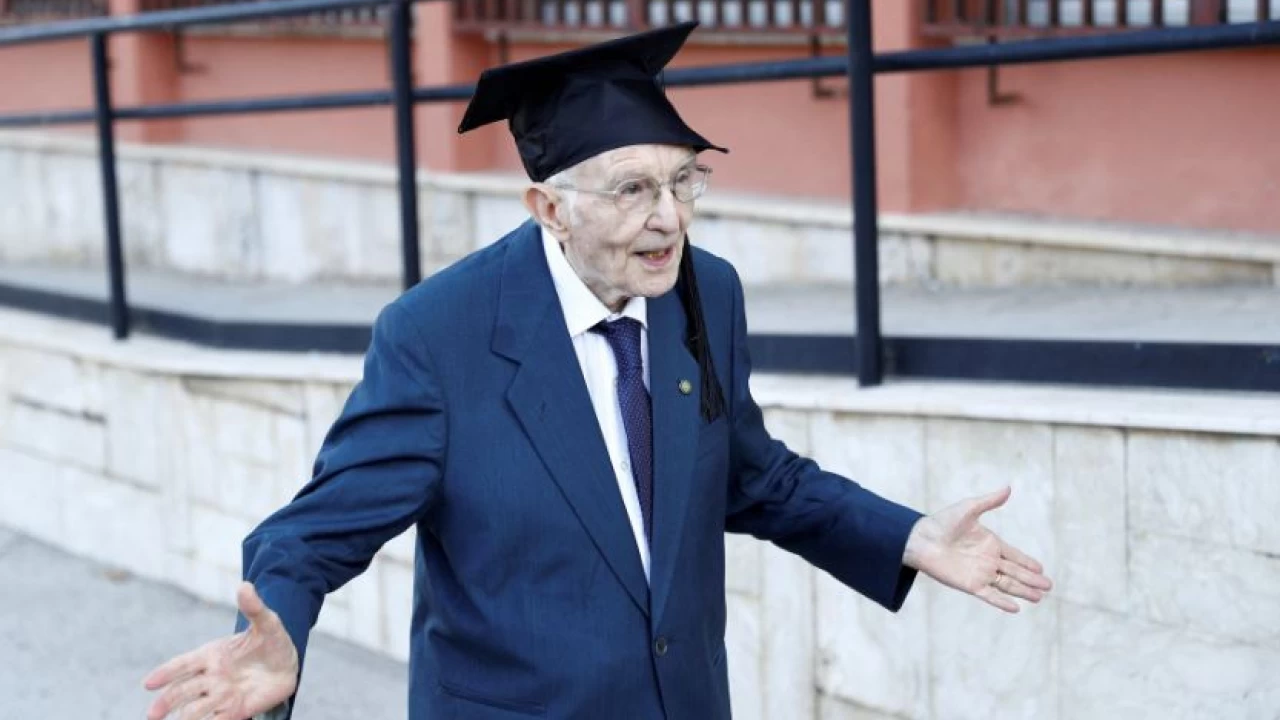 Italy's oldest student graduates again aged 98