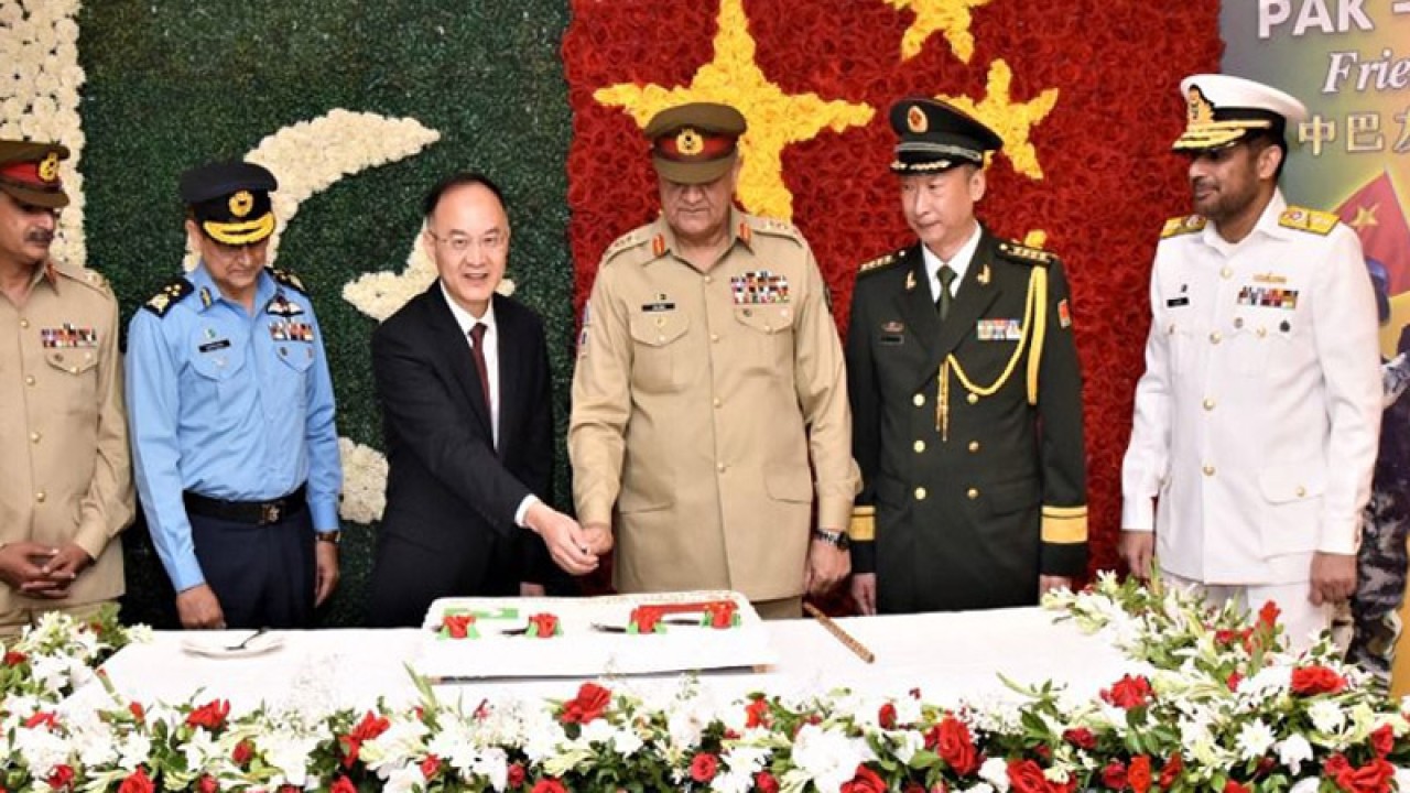 چین اور پاکستان باہمی مفادات کے تحفظ کے لئے کام کرتے رہیں گے، آرمی چیف