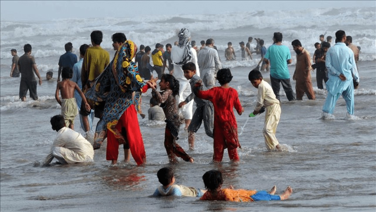 کراچی:  ساحل سمندر میں نہانے پر پابندی عائد ، نوٹیفکیشن جاری
