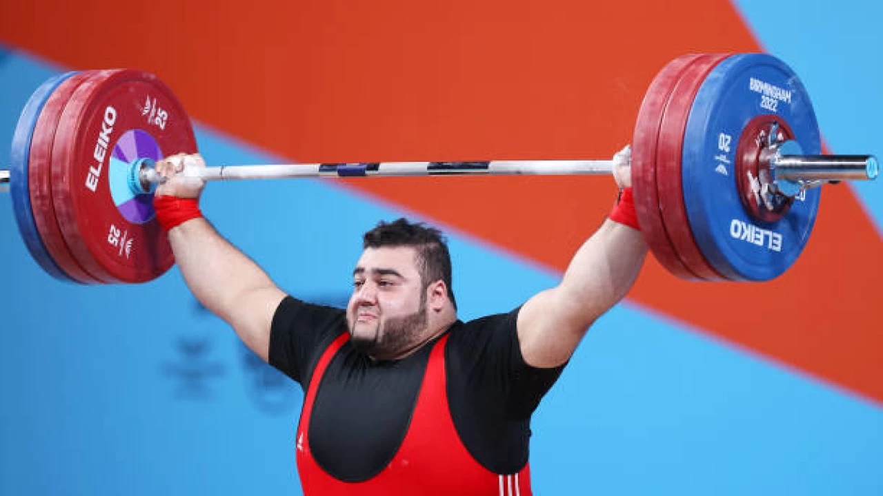 Weightlifter Nooh Butt wins first Gold for Pakistan in CWG 2022