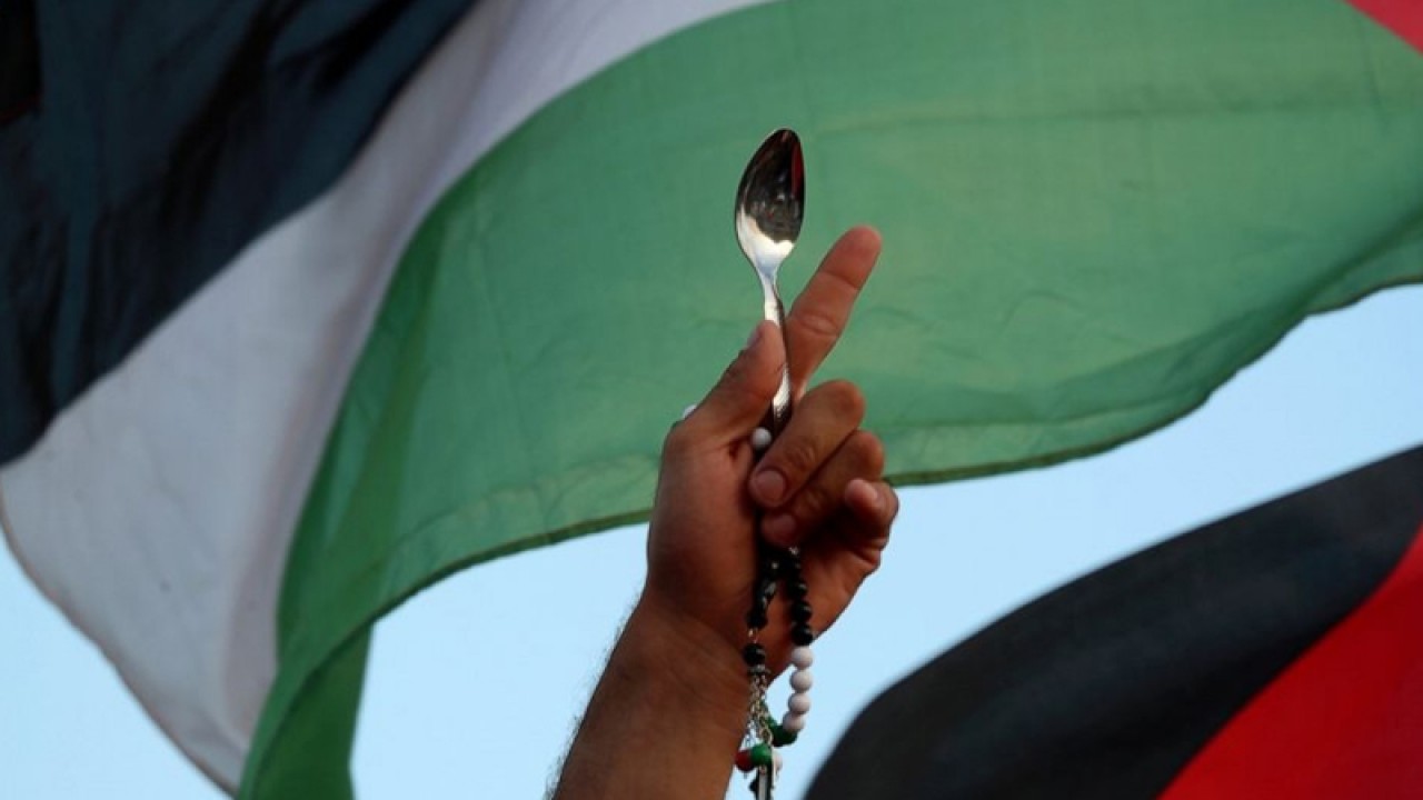Palestinians adopt spoon as ‘symbol of freedom’ following prison break