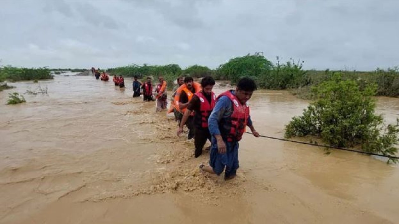 حکومت نے بارش اور سیلاب سے متاثرہ علاقوں میں ایمرجنسی نافذ کردی