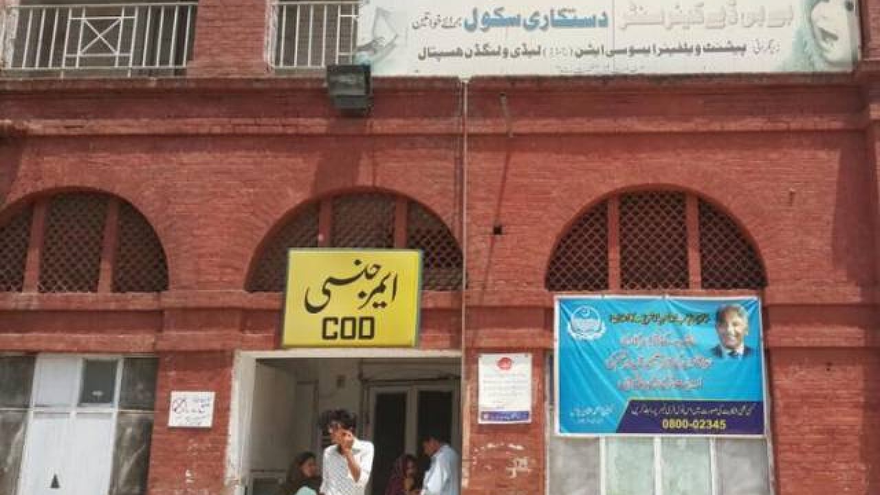 پشاور ڈویژن کے اسپتالوں میں داخلہ کورونا ویکسین سرٹیفکیٹ سے مشروط
