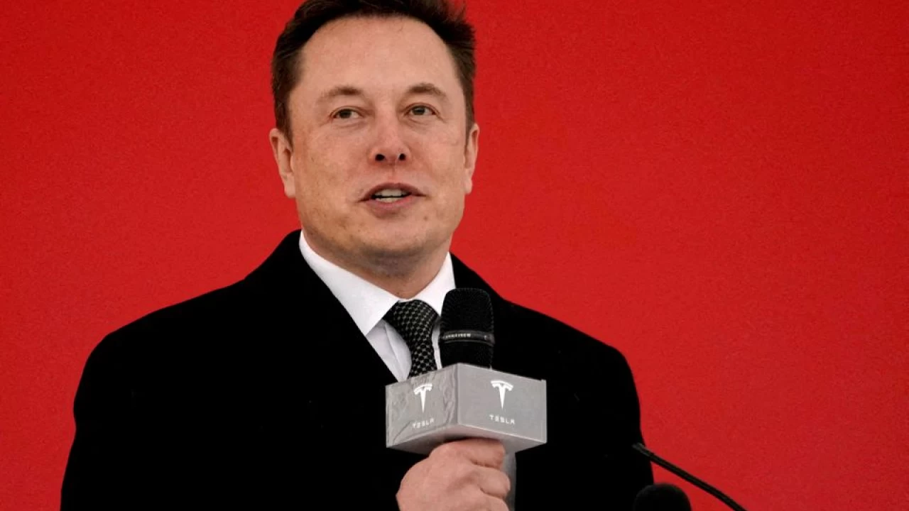 Elon Musk sells Tesla shares worth $6.9 billion amid Twitter legal battle
