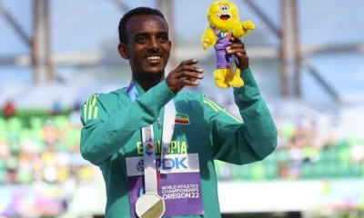 Men's world champion Tola quits London Marathon because of muscle problem