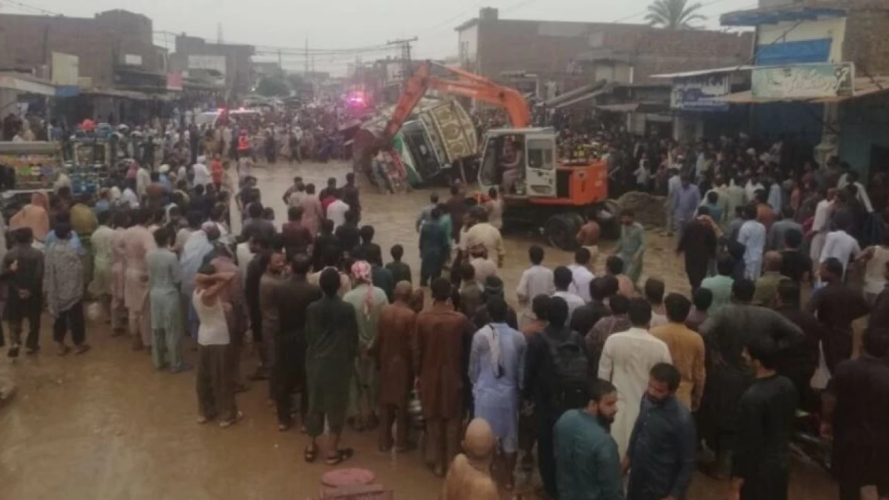 13 killed, five wounded in Rahim Yar Khan road mishap