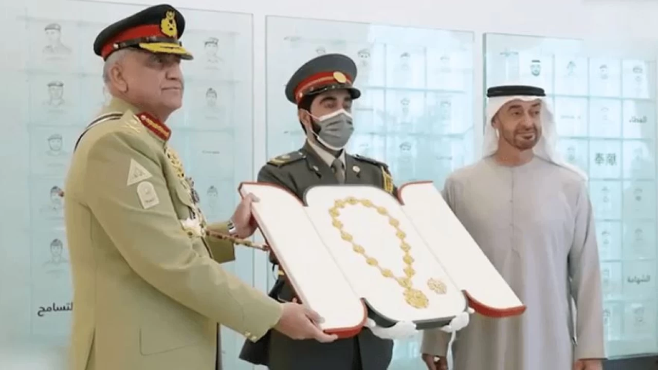 Army chief Bajwa receives  Order of the Union medal from UAE president