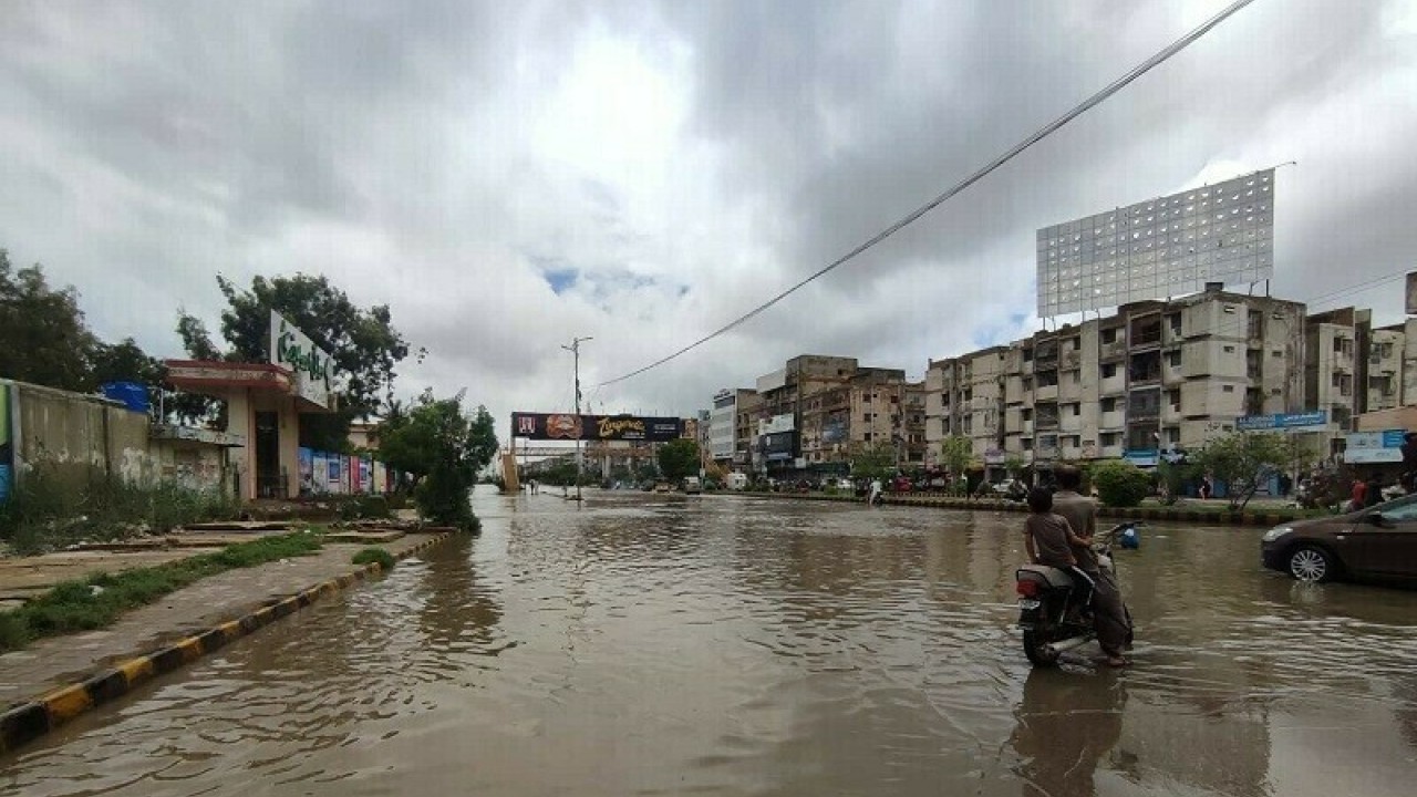 سندھ بھر میں تیز بارشوں کی پیش گوئی ،  تعلیمی ادارے آج  بند 