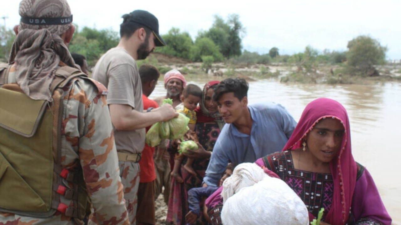 پاک فوج کی سندھ، بلوچستان اور پنجاب کے سیلاب زدہ علاقوں میں کارروائیاں