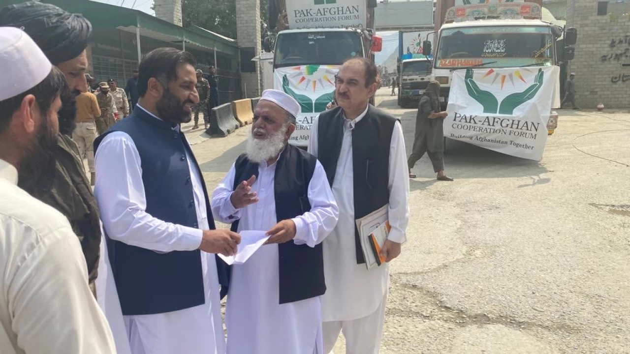 Pakistan dispatches humanitarian aid to Afghanistan via Torkham