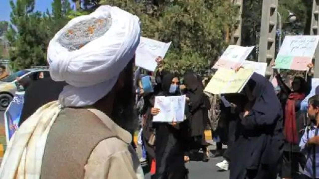 Taliban impose restrictions on working women