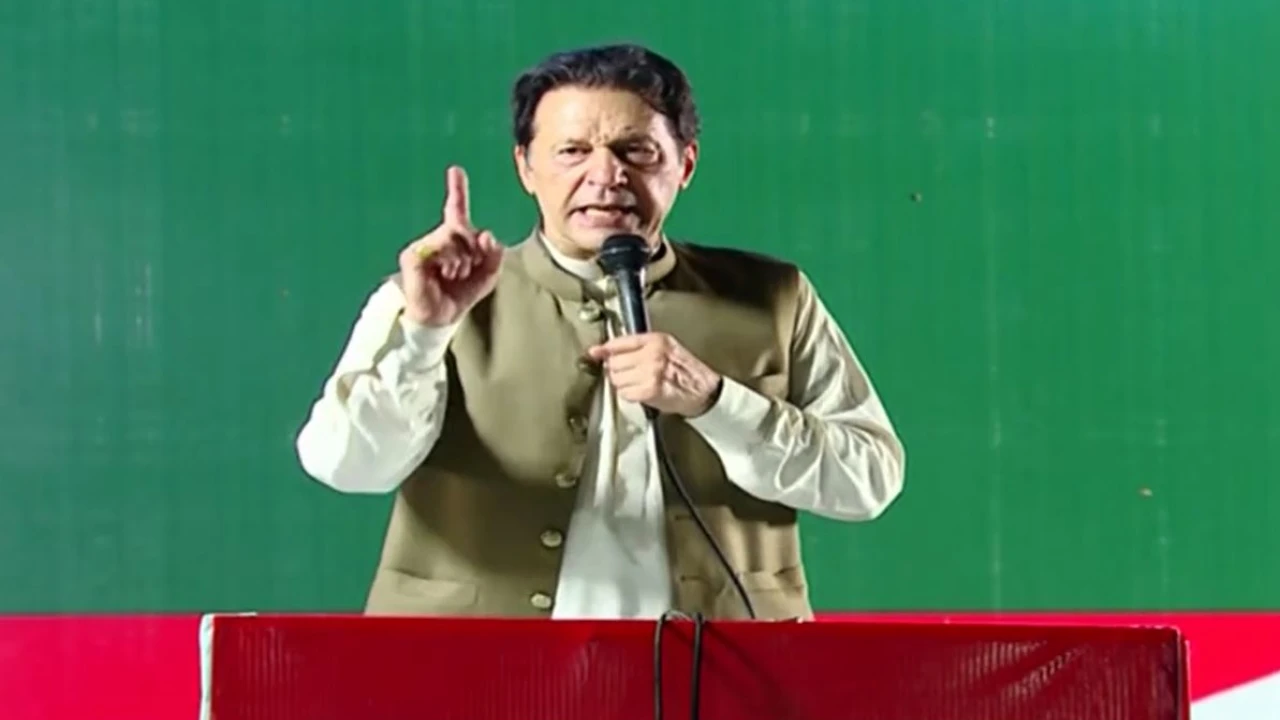 Govt trying to create misunderstandings between Pakistan army and PTI, Imran claims