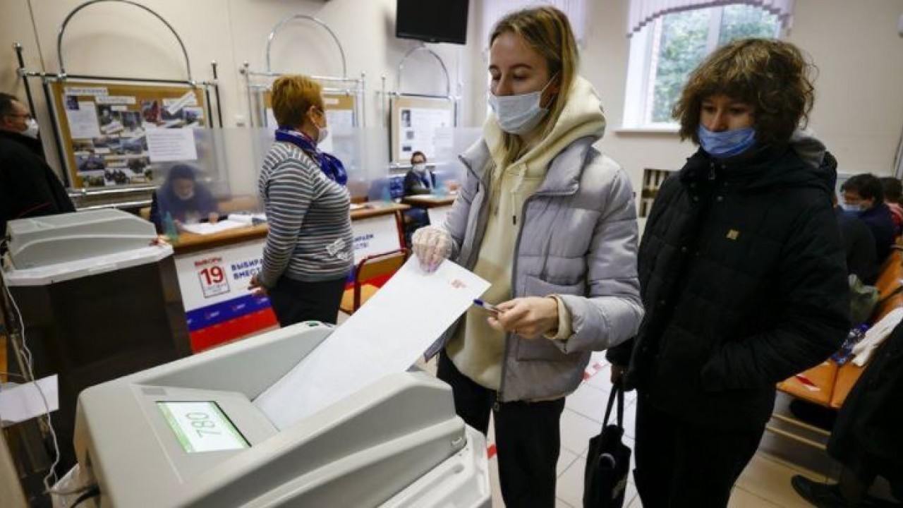 President Putin's party wins Russia election amid fraud claims