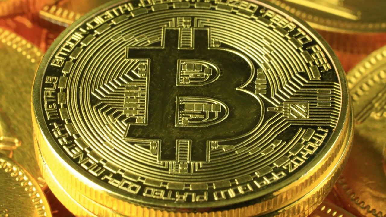 Bitcoin surpasses $22,000, hitting highest in nearly a month