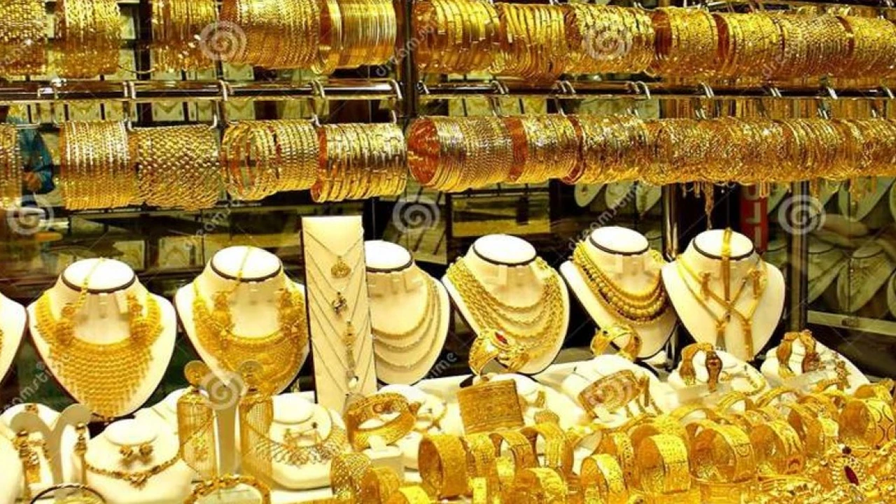 Gold price records increase of Rs150 per tola in Pakistan