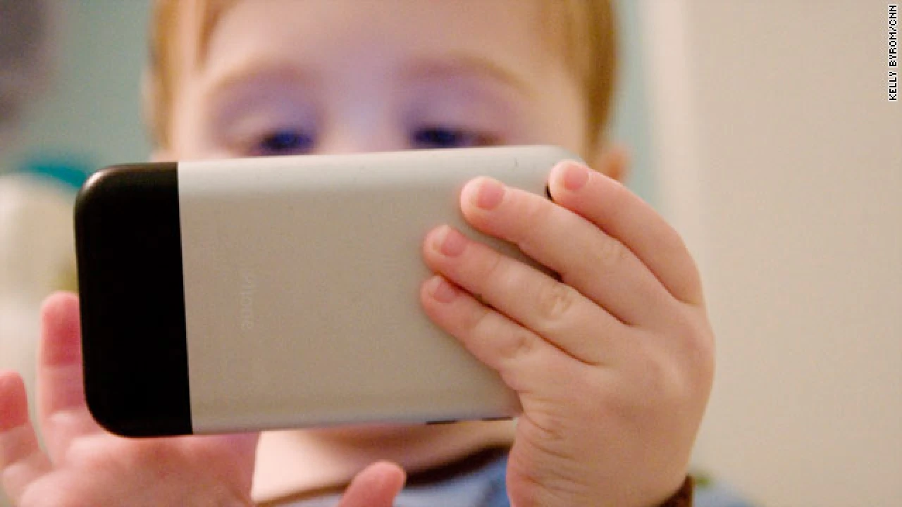 When should kids get their smartphones? 